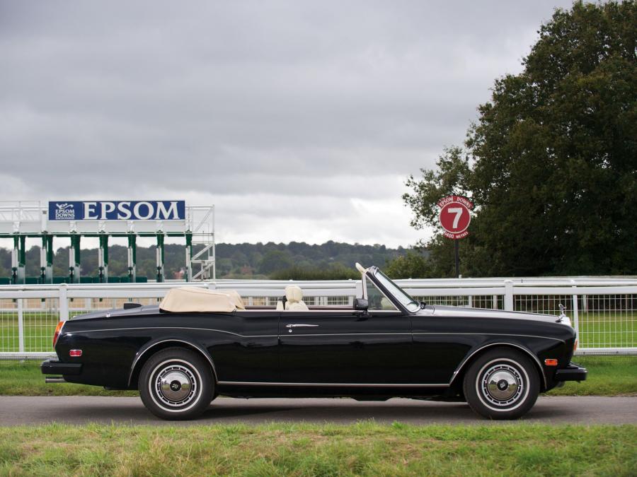  Rolls-Royce Corniche III 1989 года  (фото 7 из 15)